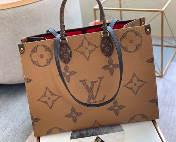 ルイヴィトンバッグ背面デザイン